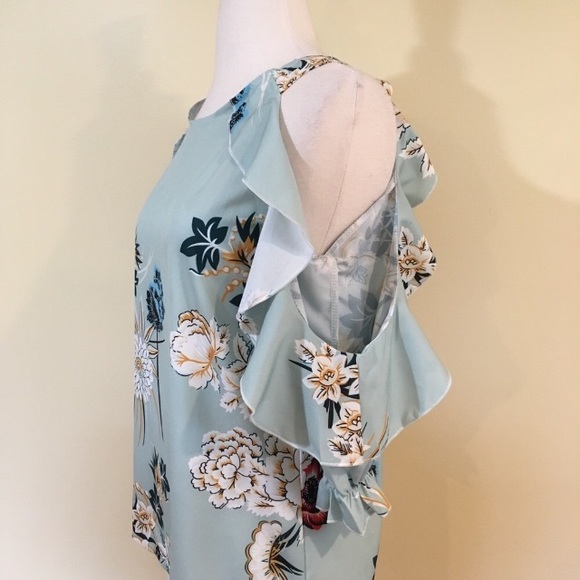 Cold Shoulder Ruffled Floral Blouse - Picture 5 of 7